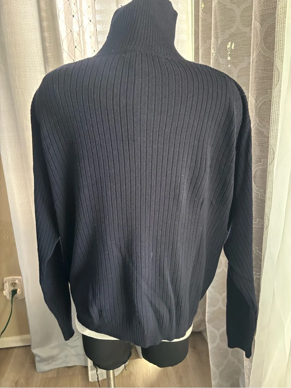 Banana Republic 100% merino wool black Ribbed Turtleneck top size M